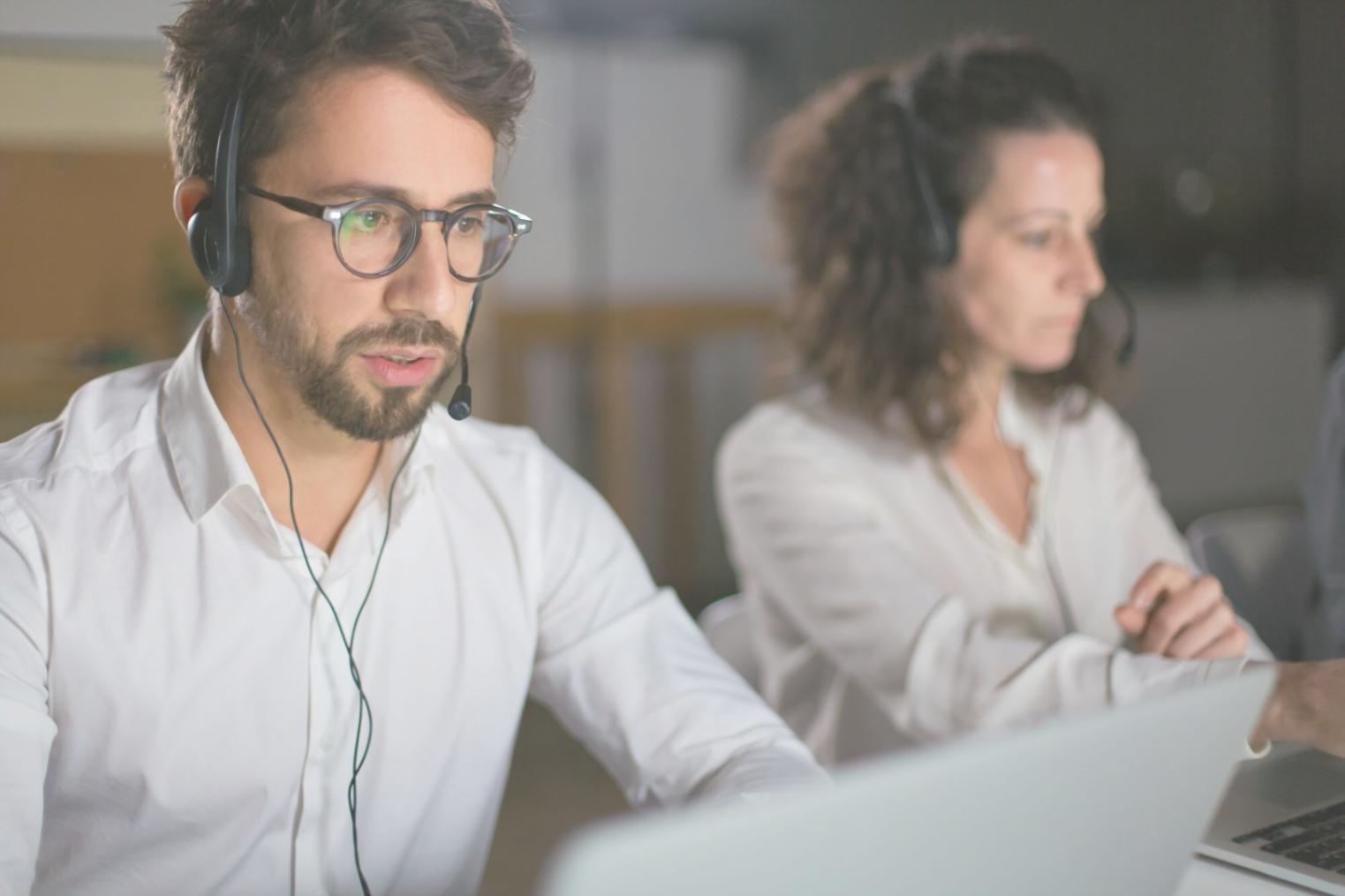 Network troubleshooting workspace showing monitoring screens and diagnostic tools